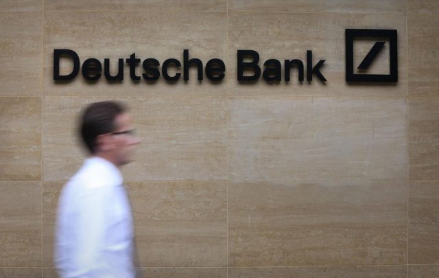 Deutsche Bank und Commerz sinken (und nehmen auch Unicredit & Co zu Fall) bei einem Großverkauf von Aktien durch einen mysteriösen Investor