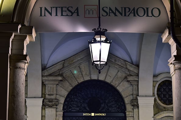 Intesa SanPaolo: secondo alcuni analisti tra cui quelli di UBS e Berenberg è la più penalizzata dalla decisione della Bce sui dividendi