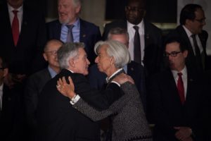 Jerome Powell, numero uno della Fed, con Christine Lagarde, numero uno della Bce, in una foto del 2018