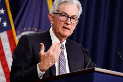Powell atténue les attentes de baisse des taux de la Fed au premier semestre 2024