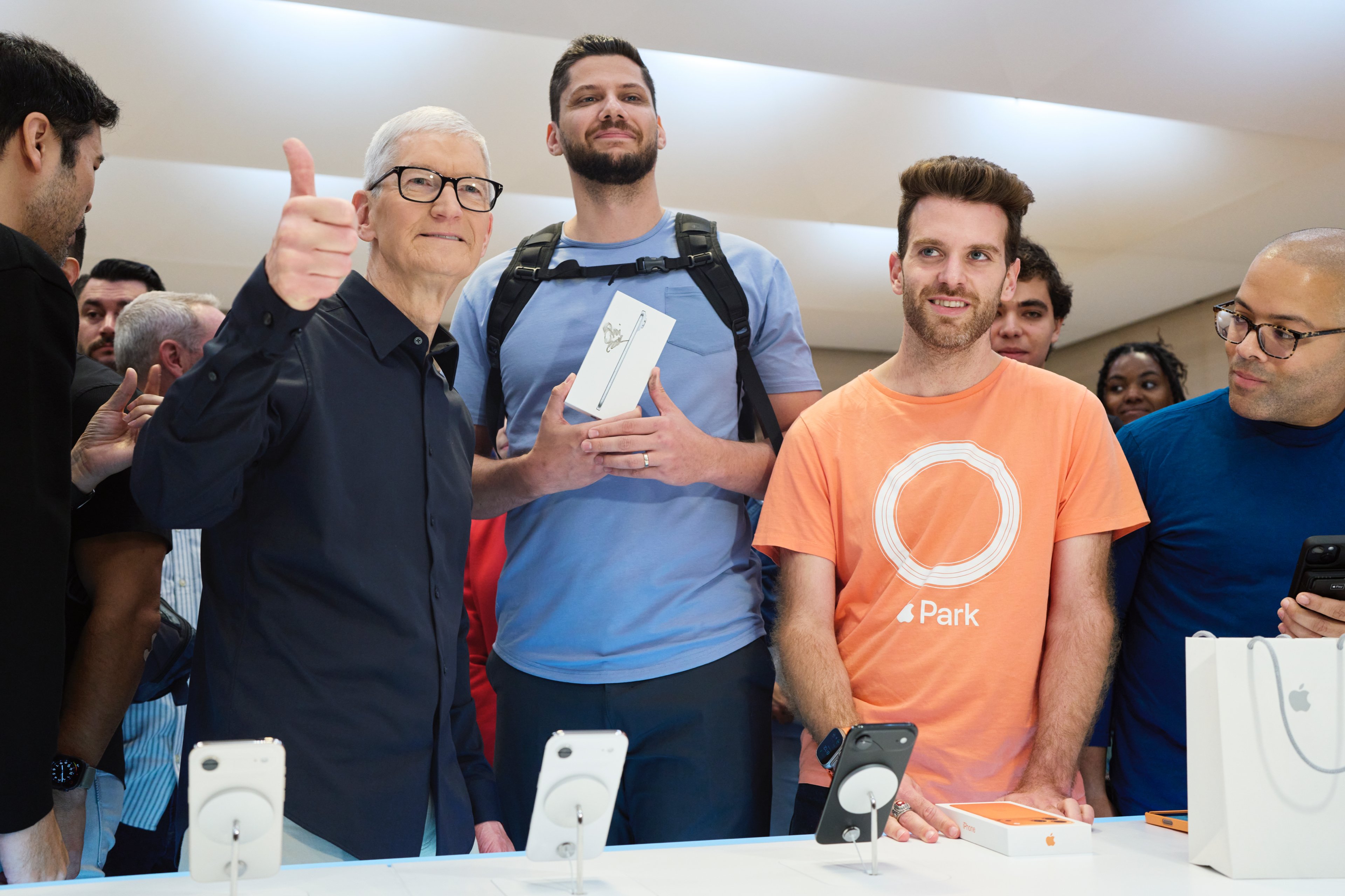 Stangata Apple e incubo inflazione Us gelano le Borse, nuovo crollo del Kospi. Bitcoin a picco